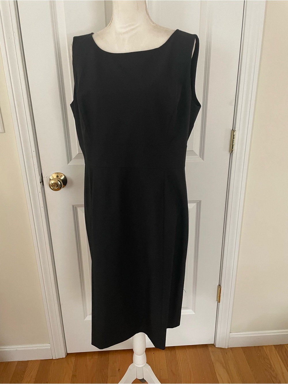 Tahari Black Sleeveless Midi Sheath Dress